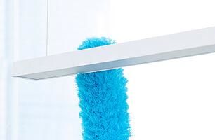 全屋干清潔 —— 清除浮塵，避免濕擦成泥